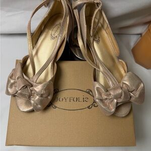 Joyfolie Kid’s Metallic Bow Heels